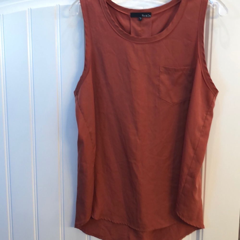 Sleeveless blouse by Ro and De
